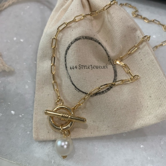 Paper Clip Necklace Lariat with Pearl Toggle closure | 18k Gold Filled - Picture 2 of 5